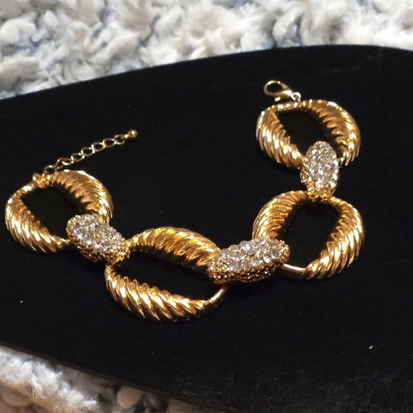 Beautiful Gold and bling bracelet. - Picture 3 of 3